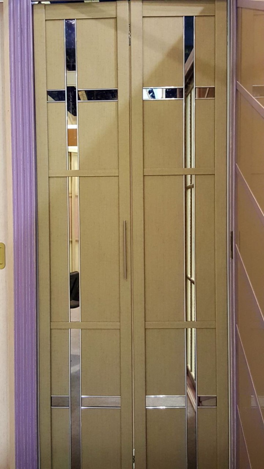 Двери гармошка шпонированные с зеркальным декором Королёв